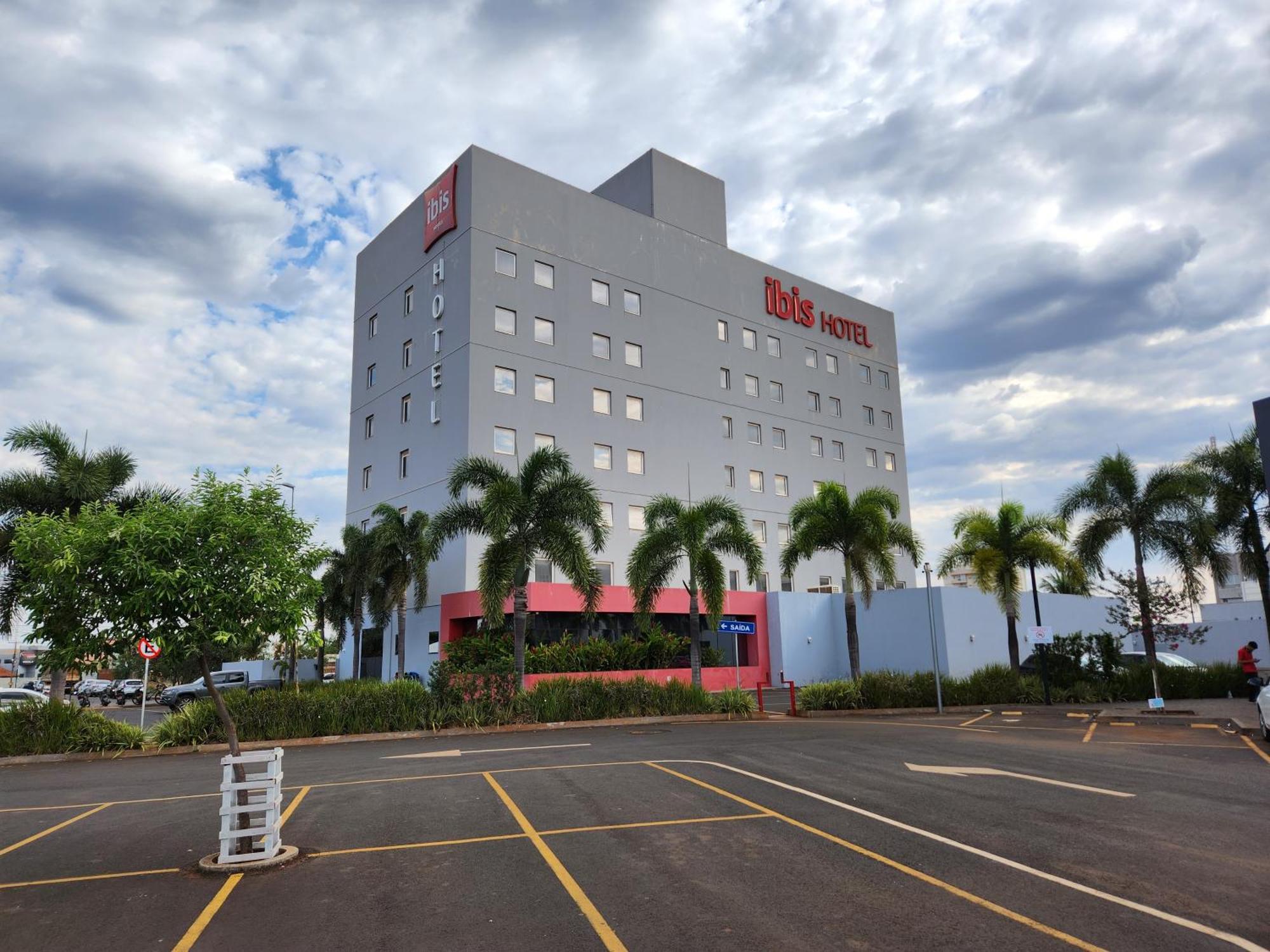 Hotel Ibis Jataí Extérieur photo